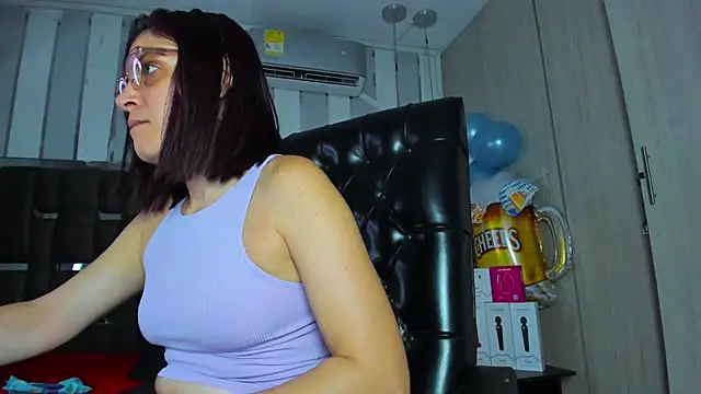 Snapshot of KatteMoss chatting on September 28, 2025, 11:59 am KatteMoss online show from September 28, 2025, 11:59 am