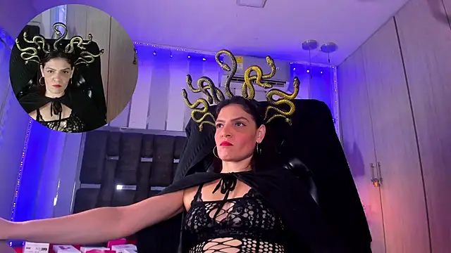 Snapshot of KatteMoss chatting on October 14, 2025, 8:42 pm KatteMoss online show from October 14, 2025, 8:42 pm