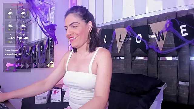 Snapshot of KatteMoss chatting on October 24, 2025, 8:27 pm KatteMoss online show from October 24, 2025, 8:27 pm