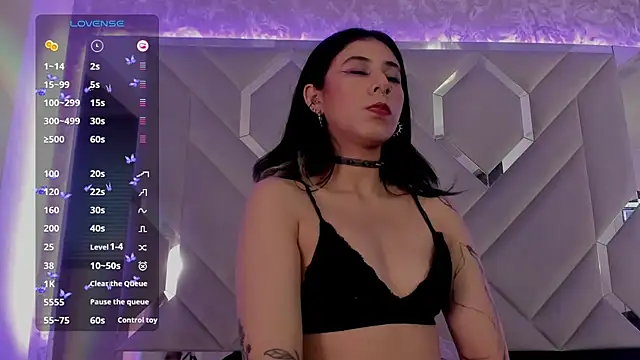 Snapshot of Sara_Foxx1 chatting on January 31, 2025, 1:43 am Sara Foxx1 online show from January 31, 2025, 1:43 am