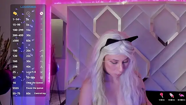 Snapshot of Sara_Foxx1 chatting on September 14, 2025, 8:30 pm Sara Foxx1 online show from September 14, 2025, 8:30 pm