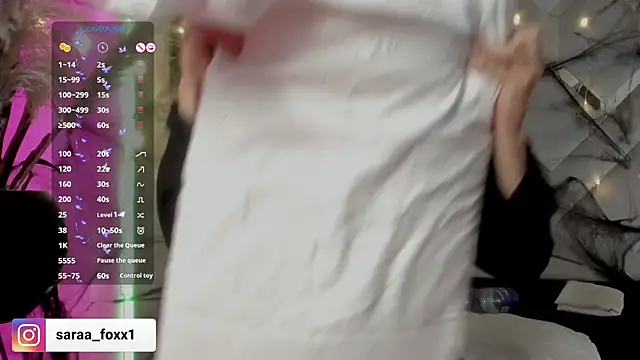 Snapshot of Sara_Foxx1 chatting on October 27, 2025, 2:59 am Sara Foxx1 online show from October 27, 2025, 2:59 am