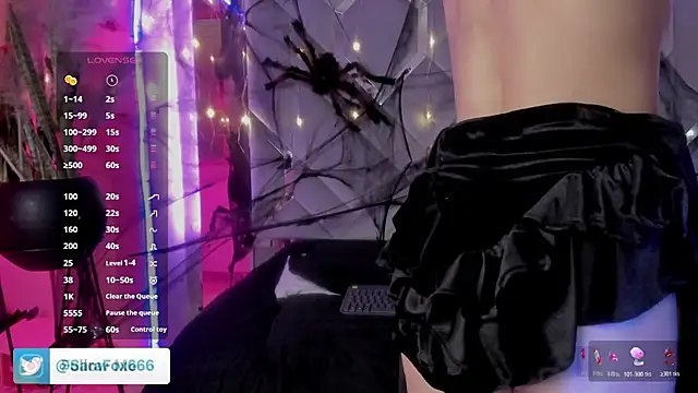 Snapshot of Sara_Foxx1 chatting on October 31, 2025, 8:10 pm Sara Foxx1 online show from October 31, 2025, 8:10 pm