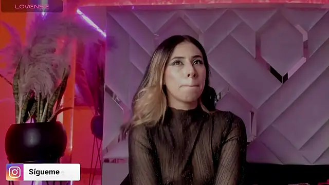 Snapshot of Sara_Foxx1 chatting on December 18, 2025, 7:20 pm Sara Foxx1 online show from December 18, 2025, 7:20 pm