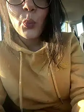 Snapshot of Its_Jade chatting on December 15, 2024, 1:43 pm Its Jade online show from December 15, 2024, 1:43 pm