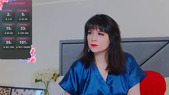 BellaHillss online show from January 25, 2025, 8:00 am