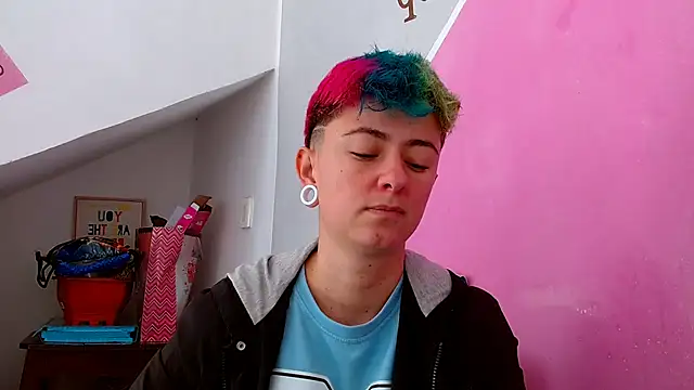 tomboyblue online show from October 18, 2025, 1:34 pm