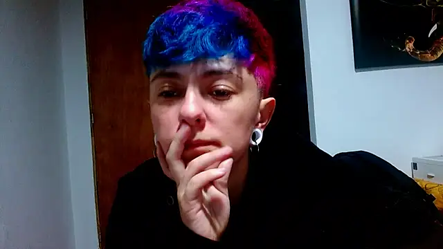tomboyblue online show from June 11, 2026, 12:32 am