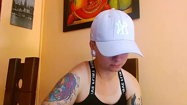 Snapshot of tomboyblue chatting on July 10, 2026, 4:20 pm tomboyblue online show from July 10, 2026, 4:20 pm