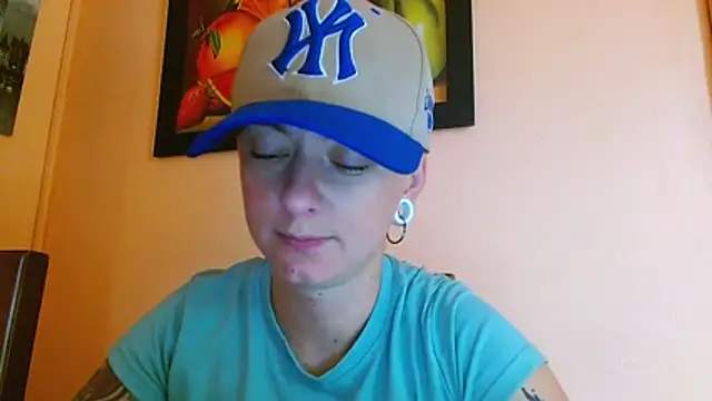 Snapshot of tomboyblue chatting on July 22, 2026, 6:11 pm tomboyblue online show from July 22, 2026, 6:11 pm