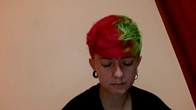 Snapshot of tomboyblue chatting on July 28, 2026, 3:35 am tomboyblue online show from July 28, 2026, 3:35 am