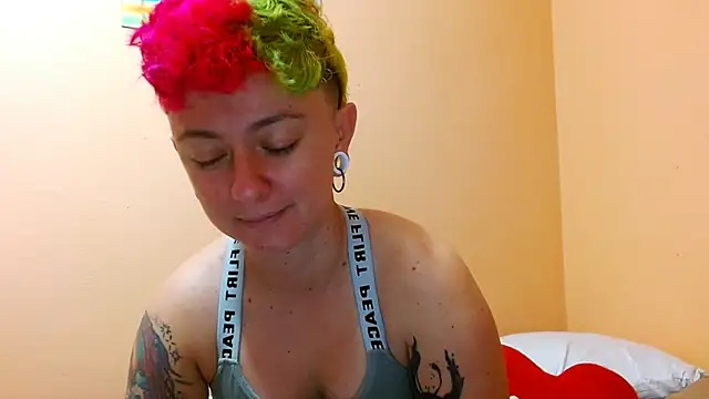Snapshot of tomboyblue chatting on July 30, 2026, 1:54 pm tomboyblue online show from July 30, 2026, 1:54 pm