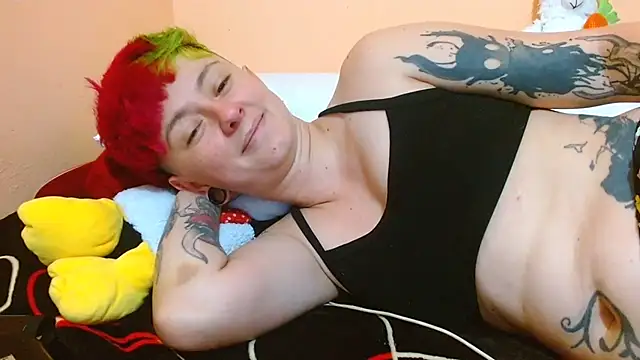 Snapshot of tomboyblue chatting on August 1, 2026, 6:18 pm tomboyblue online show from August 1, 2026, 6:18 pm