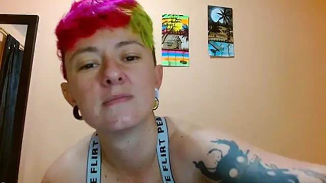 Snapshot of tomboyblue chatting on August 4, 2026, 6:21 pm tomboyblue online show from August 4, 2026, 6:21 pm