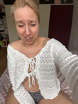 MariaValentine online show from December 19, 2025, 9:38 am