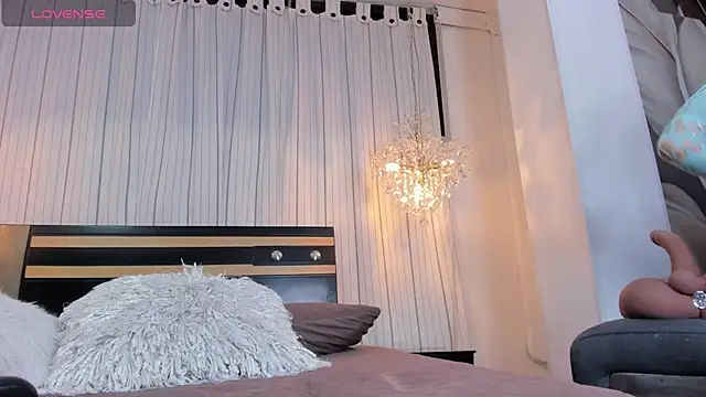 DahianaLincoln online show from January 23, 2025, 7:40 pm