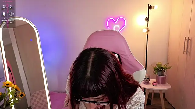 Snapshot of violet_ch chatting on June 16, 2026, 8:33 pm violet ch online show from June 16, 2026, 8:33 pm
