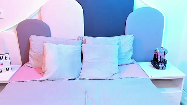 SophieGomez22 online show from March 9, 2025, 2:32 pm