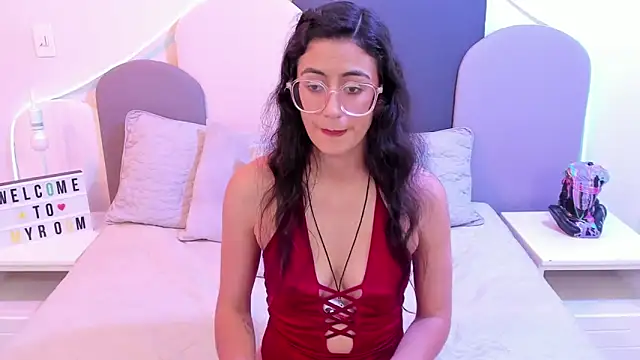 SophieGomez22 online show from March 21, 2025, 2:51 pm