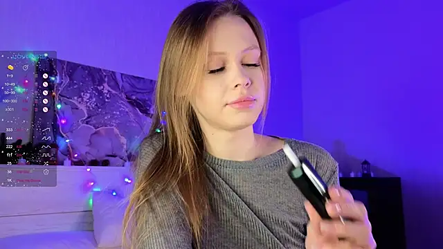 Snapshot of TaraSims chatting on January 5, 2025, 11:12 pm TaraSims online show from January 5, 2025, 11:12 pm