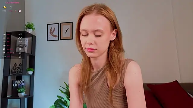 Snapshot of TaraSims chatting on September 27, 2025, 11:32 pm TaraSims online show from September 27, 2025, 11:32 pm