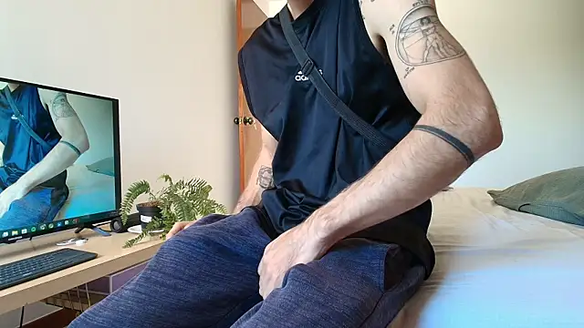 ALEJANDRO BIGCOCK online show from July 11, 2026, 12:19 pm