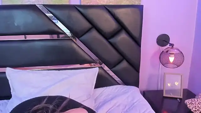 Snapshot of Annie_mone chatting on March 19, 2025, 10:09 pm Annie mone online show from March 19, 2025, 10:09 pm