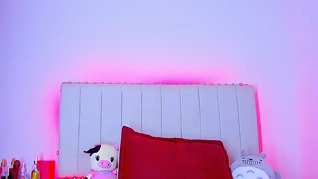 caro lyne  online show from June 5, 2026, 5:29 pm