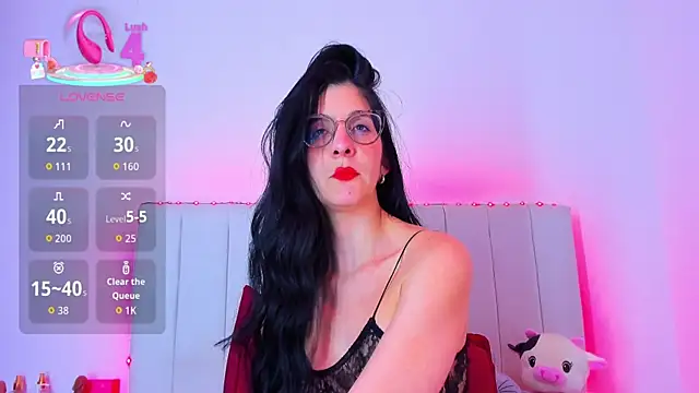 caro lyne  online show from June 8, 2026, 7:25 pm