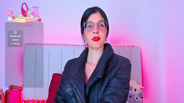 caro lyne  online show from June 12, 2026, 7:24 pm
