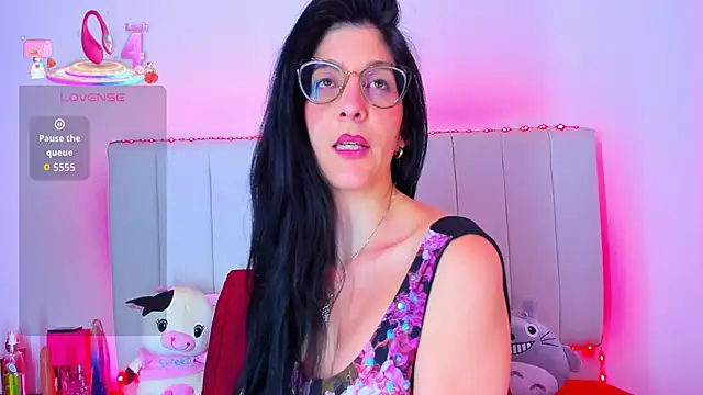 caro lyne  online show from June 19, 2026, 5:50 pm
