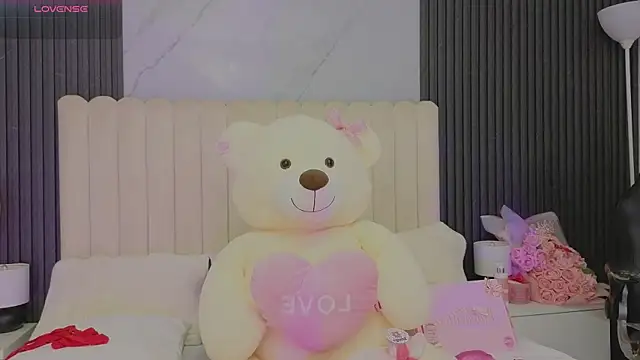 Madiee Rhea online show from June 12, 2026, 12:53 am