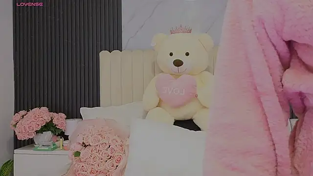 Madiee Rhea online show from July 22, 2026, 8:33 pm