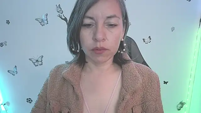 Snapshot of Lady_breaks_hearts chatting on June 7, 2026, 12:09 pm Lady breaks hearts online show from June 7, 2026, 12:09 pm