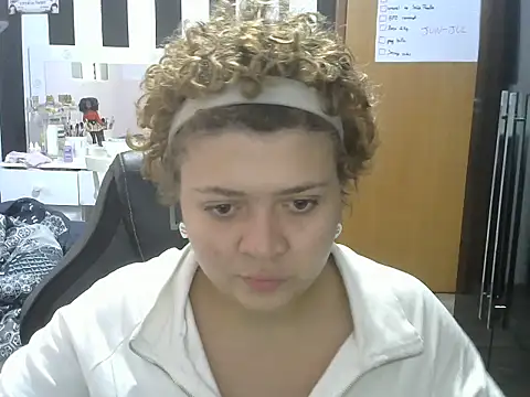 Snapshot of RuthBunny chatting on June 9, 2026, 2:06 pm RuthBunny online show from June 9, 2026, 2:06 pm