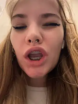 Snapshot of Holy_Tereza chatting on December 3, 2024, 3:44 pm Holy Tereza online show from December 3, 2024, 3:44 pm