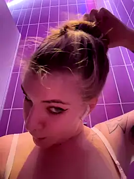 Snapshot of Holy_Tereza chatting on December 4, 2024, 6:17 pm Holy Tereza online show from December 4, 2024, 6:17 pm