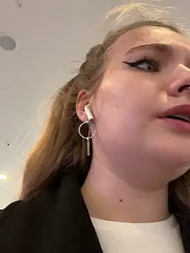 Snapshot of Holy_Tereza chatting on December 7, 2024, 6:48 pm Holy Tereza online show from December 7, 2024, 6:48 pm