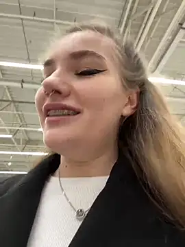 Snapshot of Holy_Tereza chatting on January 7, 2025, 3:23 pm Holy Tereza online show from January 7, 2025, 3:23 pm