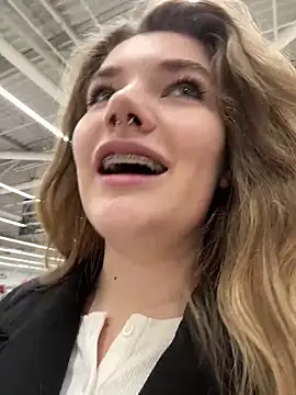 Snapshot of Holy_Tereza chatting on January 22, 2025, 3:18 pm Holy Tereza online show from January 22, 2025, 3:18 pm