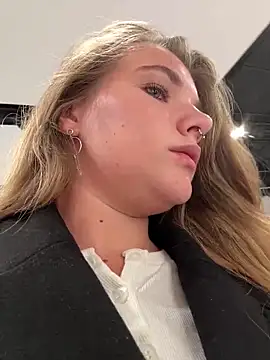 Snapshot of Holy_Tereza chatting on February 19, 2025, 6:21 pm Holy Tereza online show from February 19, 2025, 6:21 pm