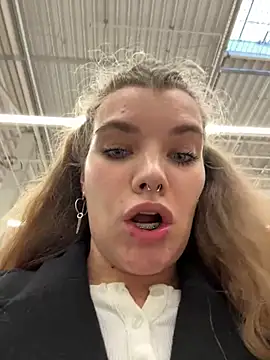 Snapshot of Holy_Tereza chatting on February 20, 2025, 2:35 pm Holy Tereza online show from February 20, 2025, 2:35 pm