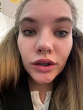 Snapshot of Holy_Tereza chatting on March 7, 2025, 6:22 pm Holy Tereza online show from March 7, 2025, 6:22 pm