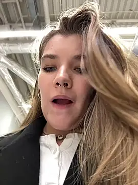 Snapshot of Holy_Tereza chatting on March 11, 2025, 3:23 pm Holy Tereza online show from March 11, 2025, 3:23 pm