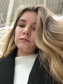 Snapshot of Holy_Tereza chatting on March 14, 2025, 3:25 pm Holy Tereza online show from March 14, 2025, 3:25 pm