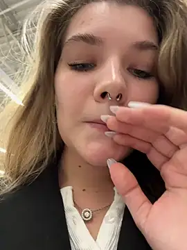 Snapshot of Holy_Tereza chatting on March 22, 2025, 3:20 pm Holy Tereza online show from March 22, 2025, 3:20 pm