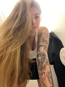 Snapshot of Holy_Tereza chatting on September 24, 2025, 3:37 pm Holy Tereza online show from September 24, 2025, 3:37 pm