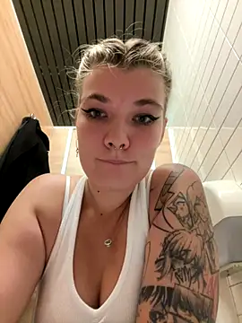 Snapshot of Holy_Tereza chatting on September 28, 2025, 3:39 pm Holy Tereza online show from September 28, 2025, 3:39 pm