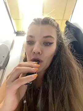 Snapshot of Holy_Tereza chatting on October 24, 2025, 3:41 pm Holy Tereza online show from October 24, 2025, 3:41 pm