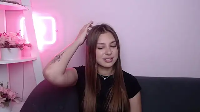 MilanaAngelAs online show from June 28, 2026, 5:02 am